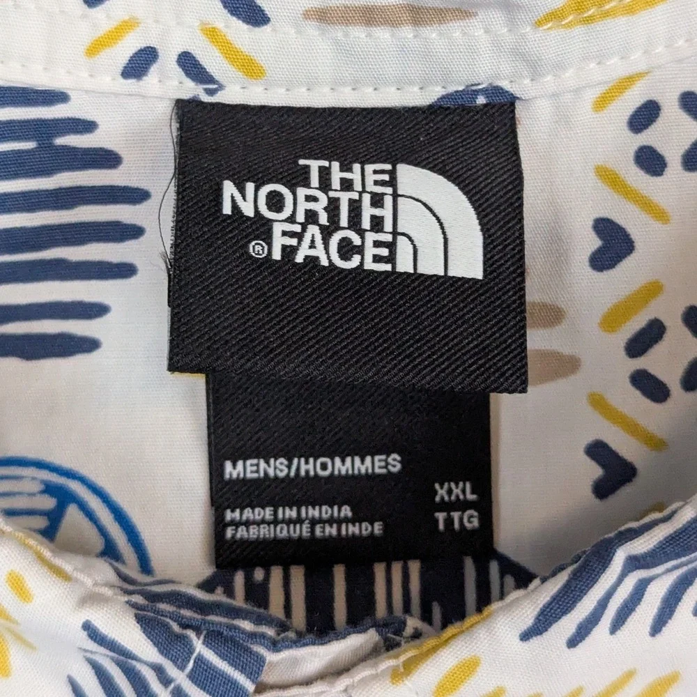 The North Face Mens XXL Short Sleeve Button Up Shirt Geometric Tribal White Blue